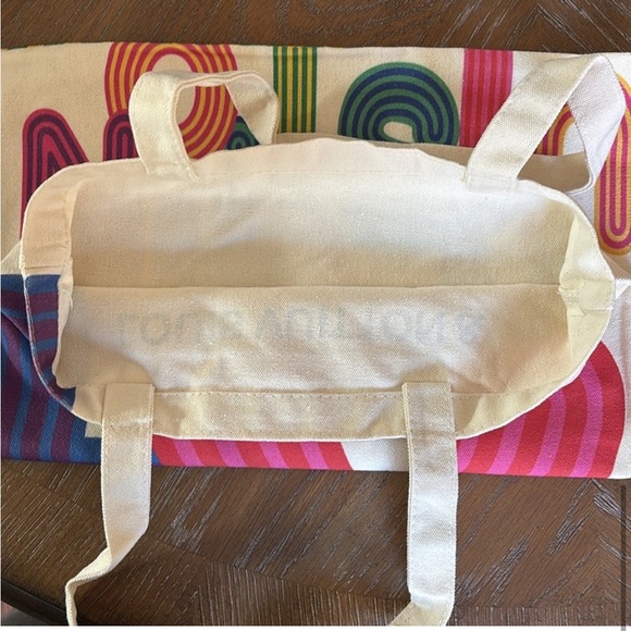 New Louis Vuitton canvas tote bag from LV exhibition show in Shenzhen China - Picture 9 of 9